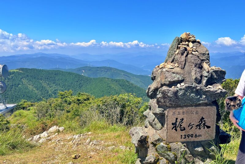 高知県の避暑地 梶ヶ森の山頂にペットと一緒に涼みに行ってみました お盆休みの後半はお山のてっぺんへ