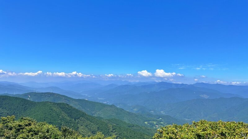 高知県の避暑地 梶ヶ森の山頂にペットと一緒に涼みに行ってみました お盆休みの後半はお山のてっぺんへ